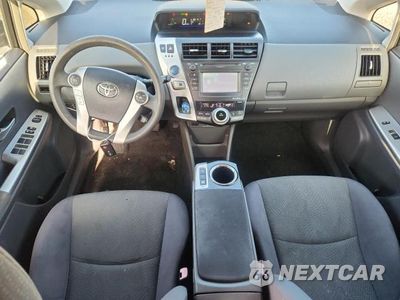 Zdjęcie 8 z 12 samochodu: 2014 TOYOTA PRIUS V THREE VIN:JTDZN3EU3EJ008214 - miniatura