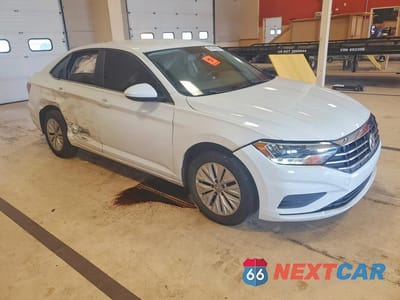 Czwarte zdjęcie samochodu z boku: 2019 VOLKSWAGEN JETTA S VIN:3VWC57BU3KM213903 - miniatura