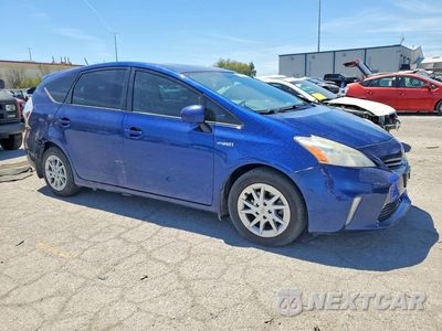 Czwarte zdjęcie samochodu z boku: 2013 TOYOTA PRIUS V THREE VIN:JTDZN3EU7D3235943 - miniatura