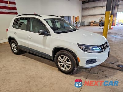 Czwarte zdjęcie samochodu z boku: 2017 VOLKSWAGEN TIGUAN S VIN:WVGBV7AXXHW513338 - miniatura