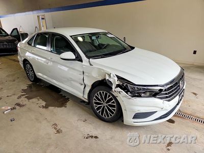 Czwarte zdjęcie samochodu z boku: 2021 VOLKSWAGEN JETTA S VIN:3VWC57BU4MM096559 - miniatura
