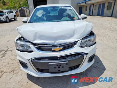 Piąte zdjęcie samochodu w środku: 2020 CHEVROLET SONIC PREMIER VIN:1G1JF5SB7L4113996 - miniatura