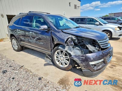 Czwarte zdjęcie samochodu z boku: 2013 CHEVROLET TRAVERSE LT VIN:1GNKRGKD6DJ153853 - miniatura