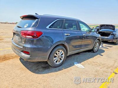 Trzecie zdjęcie samochodu z tyłu: 2019 KIA SORENTO LX VIN:5XYPG4A35KG452341 - miniatura