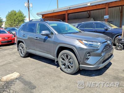 Czwarte zdjęcie samochodu z boku: 2024 TOYOTA RAV4 LIMITED VIN:JTMD6RFV8RD131092 - miniatura