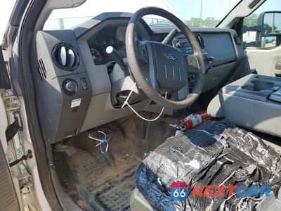 Zdjęcie 8 z 13 samochodu: 2015 FORD F550 SUPER DUTY BOX TRUCK VIN:1FDUF5GT1FEA32069 - miniatura