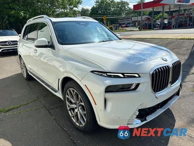Czwarte zdjęcie samochodu z boku: 2025 BMW X7 XDRIVE40I VIN:5UX23EM07S9Y27594 - miniatura