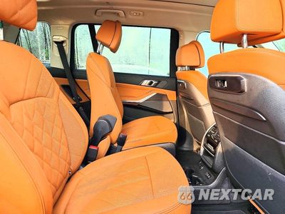 Zdjęcie 10 z 13 samochodu: 2025 BMW X7 XDRIVE40I VIN:5UX23EM00S9Z93536 - miniatura