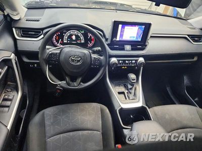Zdjęcie 8 z 13 samochodu: 2023 TOYOTA RAV4 XLE VIN:JTMW1RFVXPD100267 - miniatura