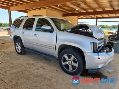 Czwarte zdjęcie samochodu z boku: 2013 CHEVROLET TAHOE K1500 LT VIN:1GNSKBE00DR184436 - miniatura