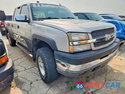 Czwarte zdjęcie samochodu z boku: 2004 CHEVROLET SILVERADO K2500 HEAVY DUTY VIN:1GCHK232X4F191158 - miniatura