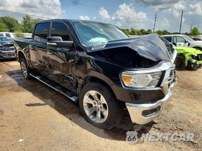 Czwarte zdjęcie samochodu z boku: 2019 RAM 1500 BIG HORN VIN:1C6RREFT2KN812571 - miniatura