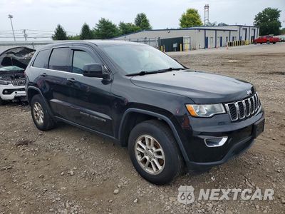 Czwarte zdjęcie samochodu z boku: 2018 JEEP GRAND CHEROKEE LAREDO VIN:1C4RJFAG2JC103438 - miniatura