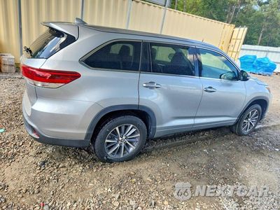 Trzecie zdjęcie samochodu z tyłu: 2018 TOYOTA HIGHLANDER XLE VIN:5TDKZRFH3JS548119 - miniatura