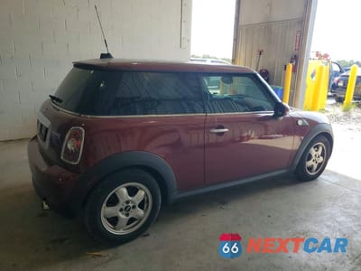 Trzecie zdjęcie samochodu z tyłu: 2009 MINI COOPER VIN:WMWMF33559TW74212 - miniatura
