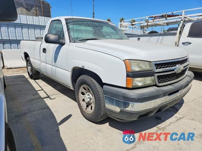 Czwarte zdjęcie samochodu z boku: 2007 CHEVROLET SILVERADO C1500 CLASSIC VIN:1GCEC14V07Z112165 - miniatura