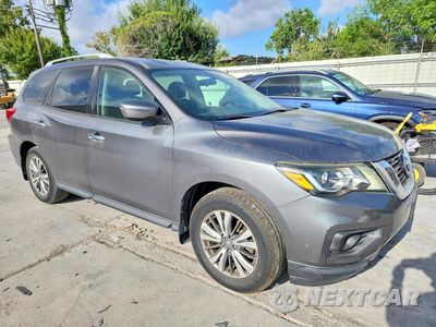 Czwarte zdjęcie samochodu z boku: 2017 NISSAN PATHFINDER S VIN:5N1DR2MN2HC622291 - miniatura