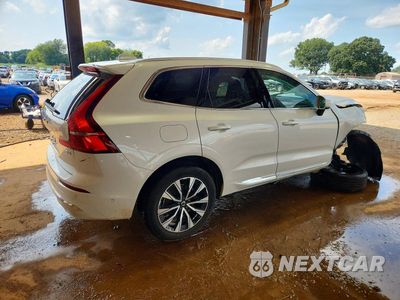 Trzecie zdjęcie samochodu z tyłu: 2023 VOLVO XC60 PLUS VIN:YV4L12DN6P1374111 - miniatura