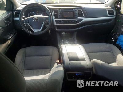 Zdjęcie 8 z 14 samochodu: 2019 TOYOTA HIGHLANDER LE VIN:5TDZARFHXKS060857 - miniatura