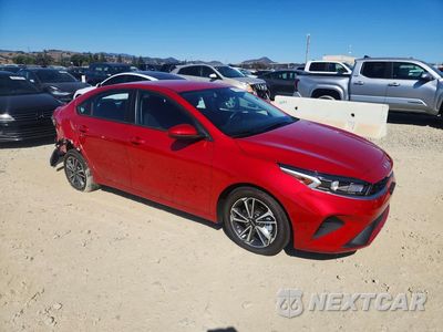 Czwarte zdjęcie samochodu z boku: 2023 KIA FORTE LXS VIN:3KPF24AD7PE628393 - miniatura