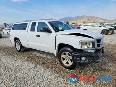 Czwarte zdjęcie samochodu z boku: 2010 DODGE DAKOTA SXT VIN:1D7RW3BKXAS225429 - miniatura