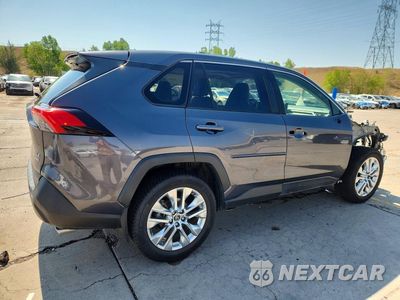 Trzecie zdjęcie samochodu z tyłu: 2019 TOYOTA RAV4 XLE PREMIUM VIN:JTMA1RFV5KD025979 - miniatura