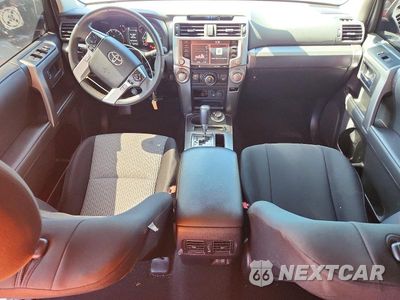 Zdjęcie 8 z 13 samochodu: 2020 TOYOTA 4RUNNER SR5 VIN:JTEBU5JR3L5755928 - miniatura