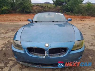 Piąte zdjęcie samochodu w środku: 2005 BMW Z4 2.5 VIN:4USBT33575LS57276 - miniatura