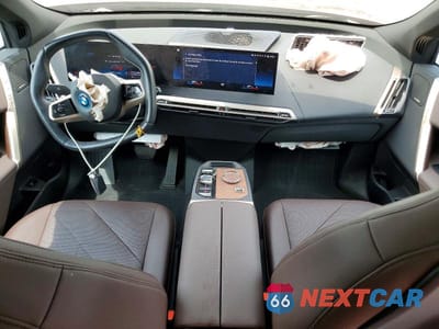 Zdjęcie 8 z 13 samochodu: 2023 BMW IX XDRIVE50 VIN:WB523CF09PCL54175 - miniatura