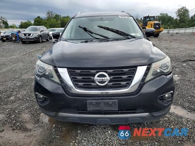 Piąte zdjęcie samochodu w środku: 2017 NISSAN PATHFINDER SL VIN:5N1DR2MM7HC658338 - miniatura