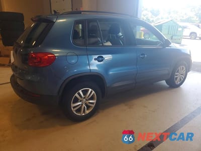 Trzecie zdjęcie samochodu z tyłu: 2017 VOLKSWAGEN TIGUAN S VIN:WVGBV7AX6HK025267 - miniatura