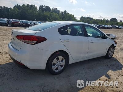 Trzecie zdjęcie samochodu z tyłu: 2017 KIA FORTE LX VIN:3KPFK4A77HE092492 - miniatura