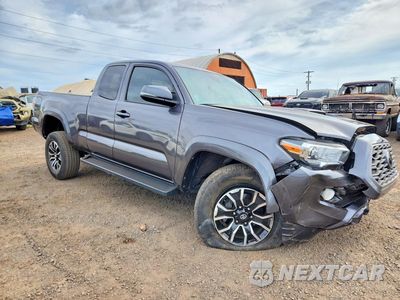 Czwarte zdjęcie samochodu z boku: 2022 TOYOTA TACOMA SR V6 VIN:3TYRZ5CN4NT022450 - miniatura