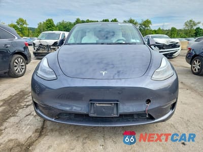 Piąte zdjęcie samochodu w środku: 2022 TESLA MODEL Y VIN:7SAYGDEEXNF563837 - miniatura