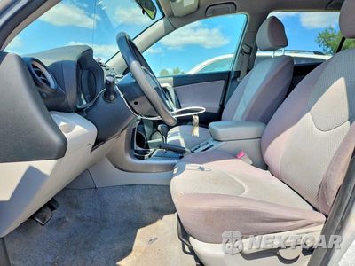 Zdjęcie 7 z 13 samochodu: 2006 TOYOTA RAV4 BASE VIN:JTMZD33V165017342 - miniatura