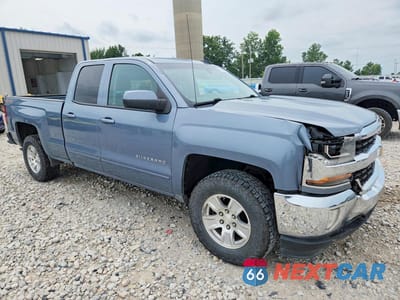 Czwarte zdjęcie samochodu z boku: 2016 CHEVROLET SILVERADO K1500 LT VIN:1GCVKREC7GZ320395 - miniatura