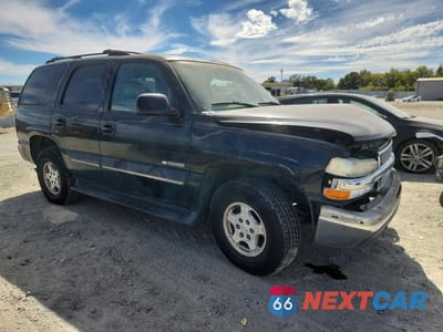 Czwarte zdjęcie samochodu z boku: 2001 CHEVROLET TAHOE C1500 VIN:1GNEC13T81J125436 - miniatura
