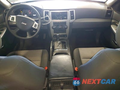 Zdjęcie 8 z 14 samochodu: 2009 JEEP GRAND CHEROKEE LAREDO VIN:1J8GR48K29C512316 - miniatura