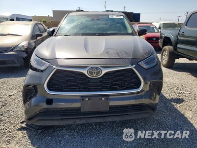 Piąte zdjęcie samochodu w środku: 2021 TOYOTA HIGHLANDER L VIN:5TDCZRAH7MS517553 - miniatura