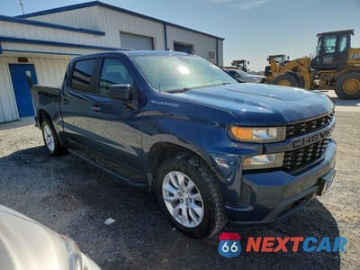 Czwarte zdjęcie samochodu z boku: 2022 CHEVROLET SILVERADO LTD C1500 CUSTOM VIN:3GCPWBEK2NG112109 - miniatura