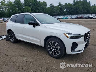 Czwarte zdjęcie samochodu z boku: 2024 VOLVO XC60 PLUS VIN:YV4L12RL7R1822320 - miniatura