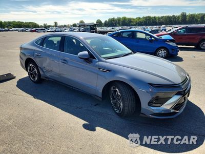 Czwarte zdjęcie samochodu z boku: 2026 HYUNDAI SONATA SEL SPORT VIN:KMHL64JA3TA552290 - miniatura