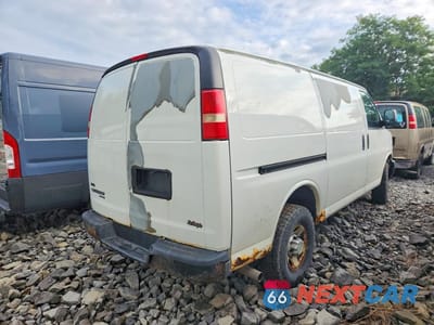 Trzecie zdjęcie samochodu z tyłu: 2011 CHEVROLET EXPRESS 3500 CARGO DELIVERY VAN VIN:1GCZGTCA5B1187225 - miniatura