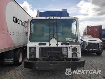 Piąte zdjęcie samochodu w środku: 2007 MACK MR600 REFUSE TRUCK VIN:1M2K189C67M038347 - miniatura