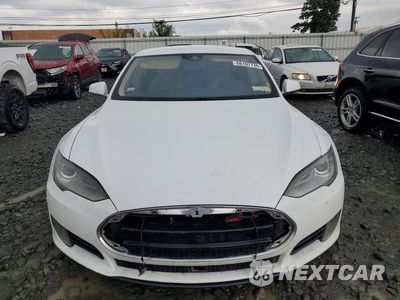 Piąte zdjęcie samochodu w środku: 2015 TESLA MODEL S VIN:5YJSA1E23FF103395 - miniatura