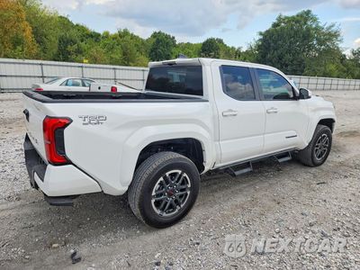 Trzecie zdjęcie samochodu z tyłu: 2024 TOYOTA TACOMA TRD SPORT VIN:3TMKB5FN6RM017995 - miniatura