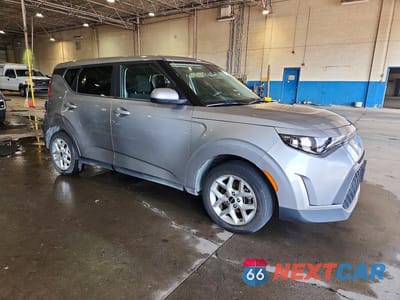 Czwarte zdjęcie samochodu z boku: 2023 KIA SOUL LX VIN:KNDJ23AU5P7876842 - miniatura