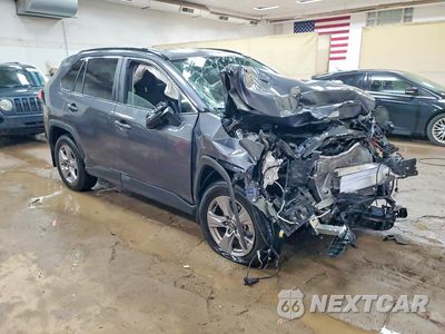 Czwarte zdjęcie samochodu z boku: 2025 TOYOTA RAV4 XLE VIN:2T3P1RFV8SC506307 - miniatura
