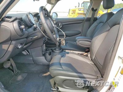 Zdjęcie 7 z 13 samochodu: 2021 MINI COOPER VIN:WMWXU7C01M2M98286 - miniatura