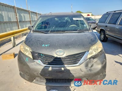 Piąte zdjęcie samochodu w środku: 2013 TOYOTA SIENNA LE VIN:5TDKK3DC1DS332606 - miniatura